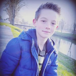 juliaofficial7's profile picture. 