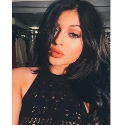 مُتيمه بكتابه الروايات ، الحب : @leenablog7