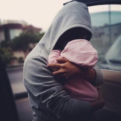 http://t.co/7ukos2IfWN لا أملك الجديه إلا أوقات قليله ، ساخره أطقطق و استهبل ، ضحكتي تهمني ، أي شيء غلط ما يمثلني أبد!