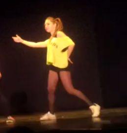 Profesora y bailarina de danza urbana (popping, loocking, waacking, house,...)