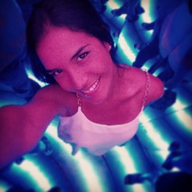 Futura Peluquera.Cada Sonrisa tiene una Historia y cada Lagrima tiene un Recuerdo. Siempre hay un motivo para Sonreir.... ^^MIS AMIGAS & MI FAMILIA^^♡♥