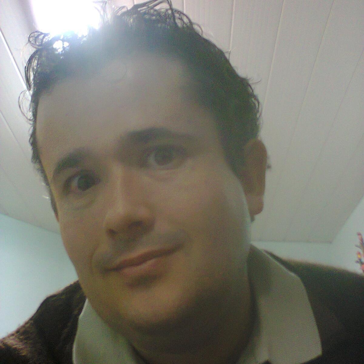 RafaPiovesan's profile picture. I'm screenwriter in all genres, musiscian, ghostwriter, singer. I play guitar,  I write music too. Psychologist. Follow Me. Sigam-me.
#screenwriter #composer