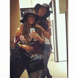 Kiasoul2017's profile picture. Tatilini; odasini boyayarak, markete giderek, kola sisesine su doldurup buzluga atarak ve ara sira evinin penceresinden guneslenerek geciren kisi