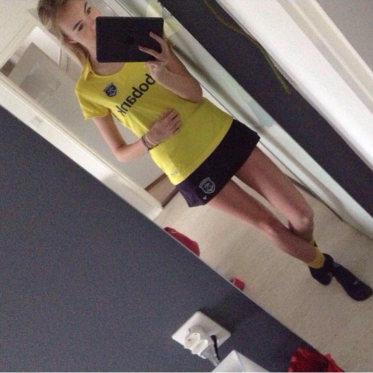 spitsbergen hockey mb4 ' instagram : anniekovereem ' snapchat : xanniekovereem ' ajax amsterdam '