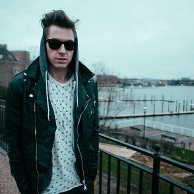 drink whiskey | write songs | sing for @youngrisingsons | IG: andytongren