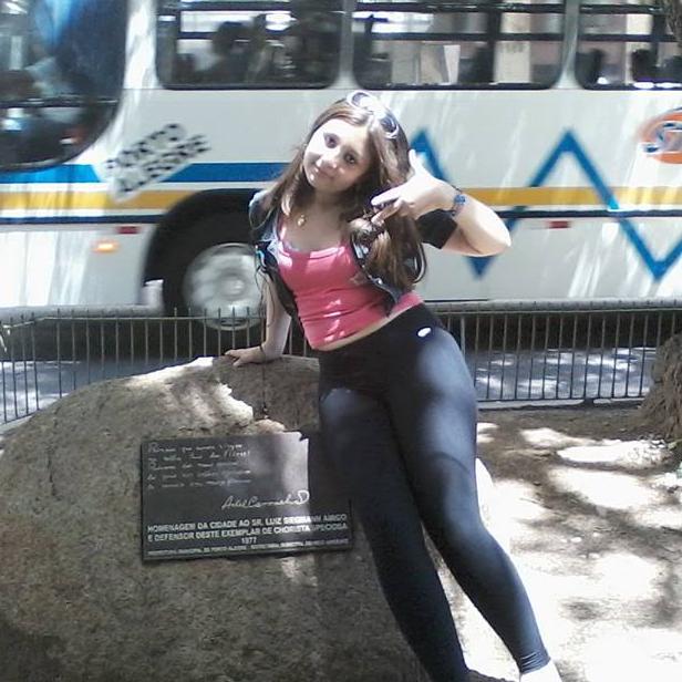menina alegre contente as veses xata rs. mas sempre q precisa to aq. rosto de menina alma de mulher. sou o que sou.