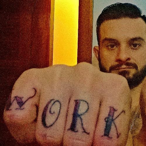 Cristão 
Barbeiro Profissional
Educador Técnico De Sírius Cosméticos
Consultor de Gestão e estratégia empresarial para Barbearias e Salões de beleza.