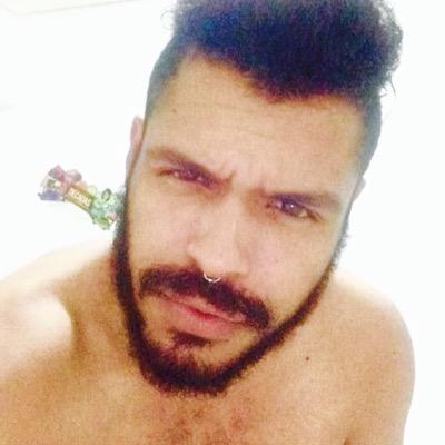 Hétero não praticante, mais um barbudo perdido nesse mundo, e uso isso aqui pra falar tudo que penso.