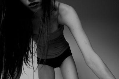 Y vivo sin ningún tipo de ilusión mis días van pasando lentamente sin realmente vivir ninguno/el thinspo me esta arruinado la vida y no hago nada para evitarlo.