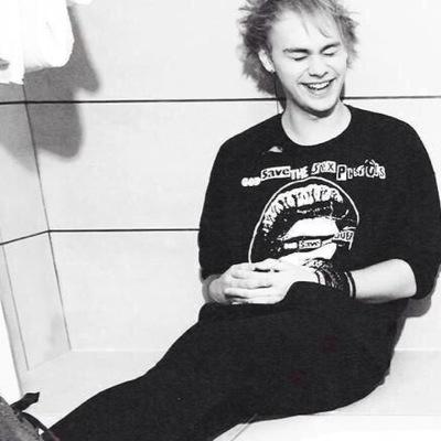 just an account that posts pictures of michael smiling daily // turn on notifications :-)