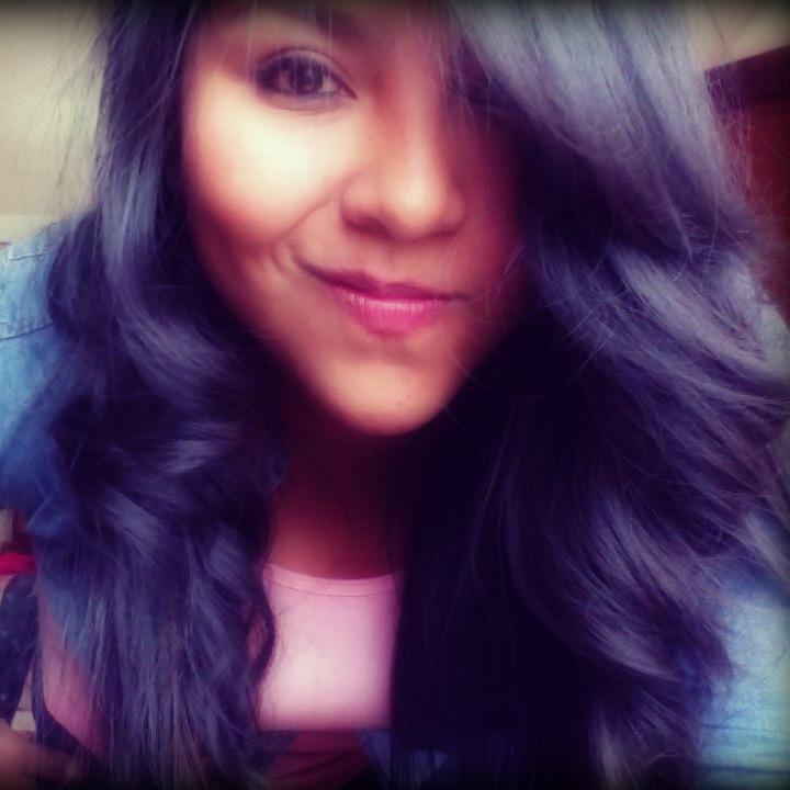 Experta en fingir sonrisas