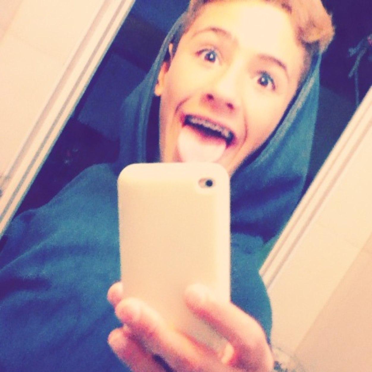 rre BELIEBE te adoro justin Hola aka manda abii besos cuidate tontiss te quieroo #AkaAbi♥