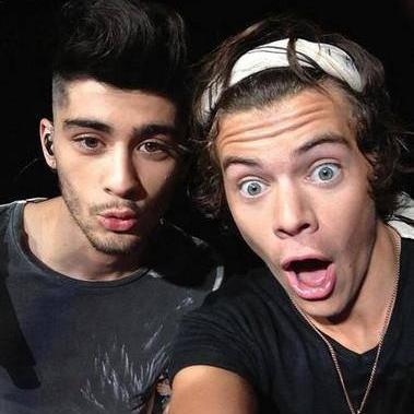 download @shots !! I know a thing or two about 5sos If you like them, I probably like you more. 06/05/14 como respuesta a todo ZAYN ME SALUDO