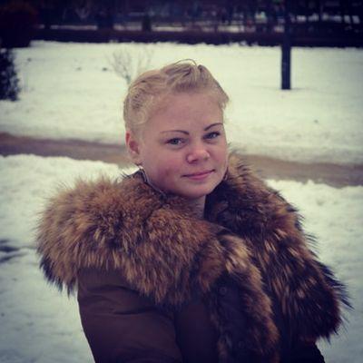 христианка, служу в церкви Исход ^_^ твоческая личность:)