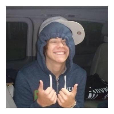 hiiiii this is a free follow from @DimpledCheeks ✨ Please follow her, love youu xx