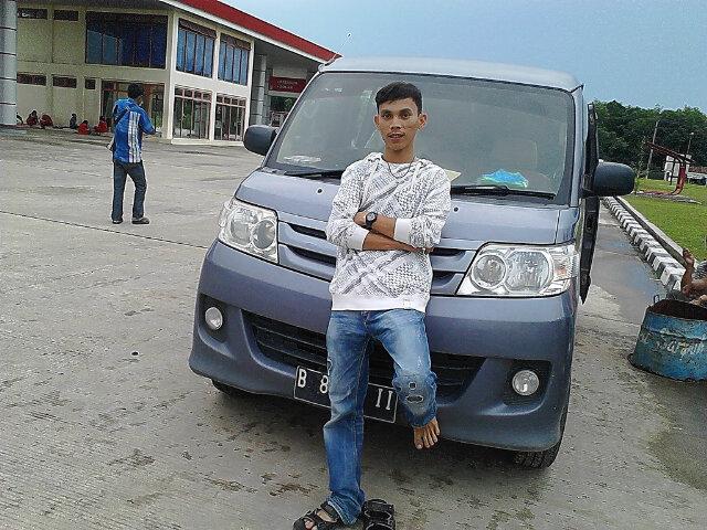 azwarlin's profile picture. akan tetap terlihat biasa saja. Meskipun itu menyakitkan