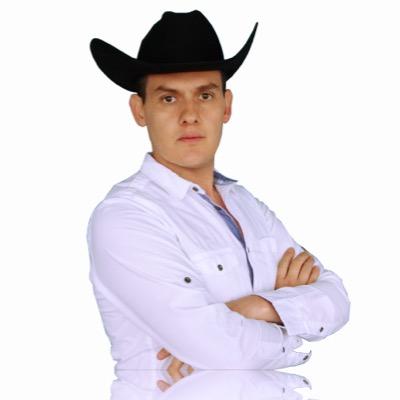 Mexicano de nacimiento, desmadroso por conviccion, buscando nuevos horizontes por que los limites los pone solo Dios!!