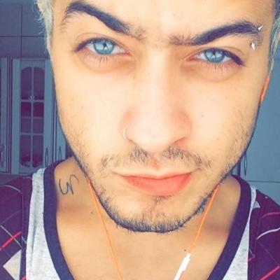 três dançarinos e três frangos ♥