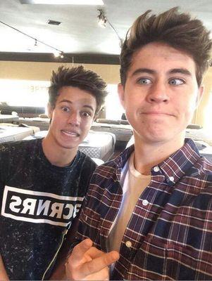 hi can you please follow @snowingcameron,sorry for wasting your time muah xoxoxo, ask for follow back nigguh love you muah