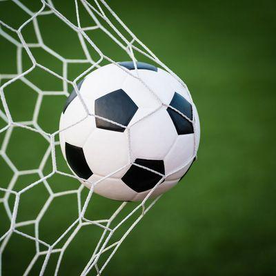 http://t.co/QkJ7xOISUU geeft al het voetbal nieuws uit het binnen en buitenland.