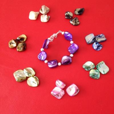 Mum, miracle worker, domestic goddess and jewellery maker. Founder of Richmond Creations....coming soon! Richmond.Creations@yahoo.com