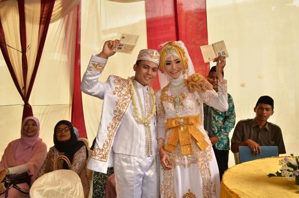 2013 = lulus kuliyah dg gelar SE; 2014 =Alhamdulillah sudah sah menjadi seorang istri; 2015 = ingin mendapat gelar Ibu; 2016 = punya rumah plus boil; Aamiin *La