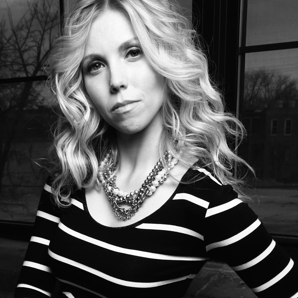 Singer, Songwriter, Artist, Painter helping to inspire people to real life. Wife to Justin Grala.