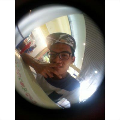 16 // sya                                                                              YouNow : ssyafiq