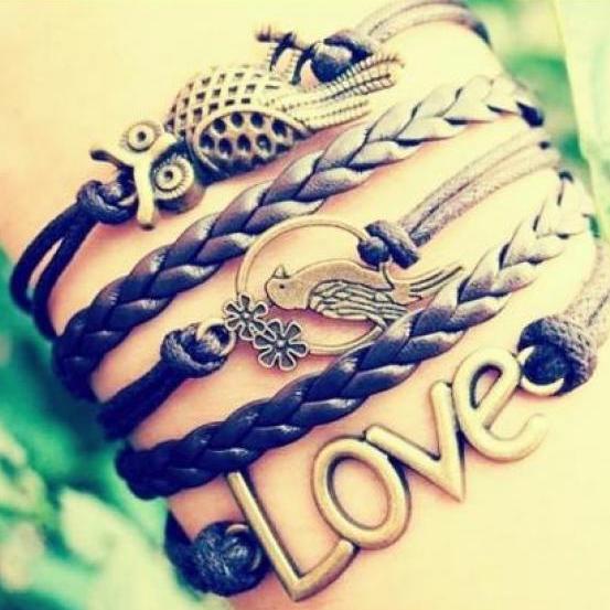 Pulseras, collares, anillos, relojes... perfectos! Gastos de envío incluidos. También fundas para tu móvil en @wndrphone_cases :)