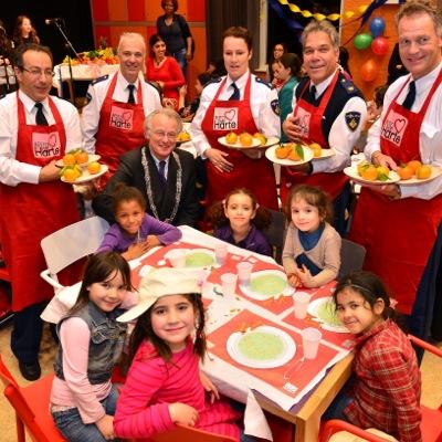 Resto VanHarte is het gastvrije buurtrestaurant waar ontmoetingen centraal staan. In  Mariahoeve, Laak, Moerwijk en Laakhavens. Reserveren: 0800-0151