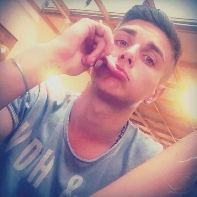.20. Amante al Futbol __...Estudiante de Ingeniería en Sistemas..