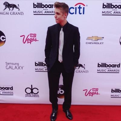 Hey guys! This is a free follow account! Please follow @breezyespinosa