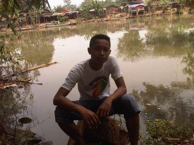 Dimana  pun dan kapan pun byangan hitam kan slalu mengikuti stiap manusia dan  tahukah bhwa byangan akan hilang bila ada chaya yg terang