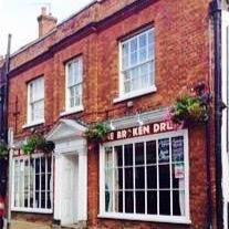 A small pub located in the middle of Baldock town. This pub is run on great atmosphere and fairly nice staff ;) all you have to bring is yourselves and your $$!