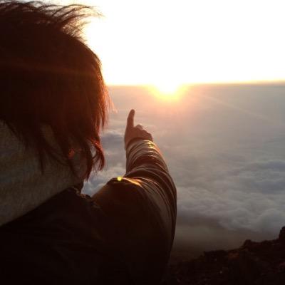 Tetsu B 上司は 尊敬されないといけない義務がある その為に 社員は 上司に敬語を使ってる 敬うから敬語を使う 敬えない人に敬語を使う必要があるのか 上司のあり方 敬語 尊敬 仕事 義務