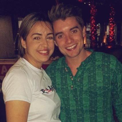 Met @ItsMidnightRed in Brasília! Best day ♡ The Wanted 3/6. Midnight Red 4/6. Sou véia mas ainda gosto de boyband. Me julguem!