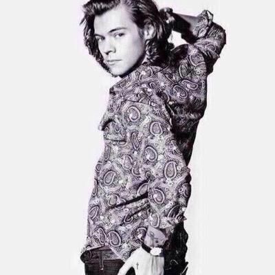 dont follow this acc follow @hazzasfedorah & she follows back :)) ♡q