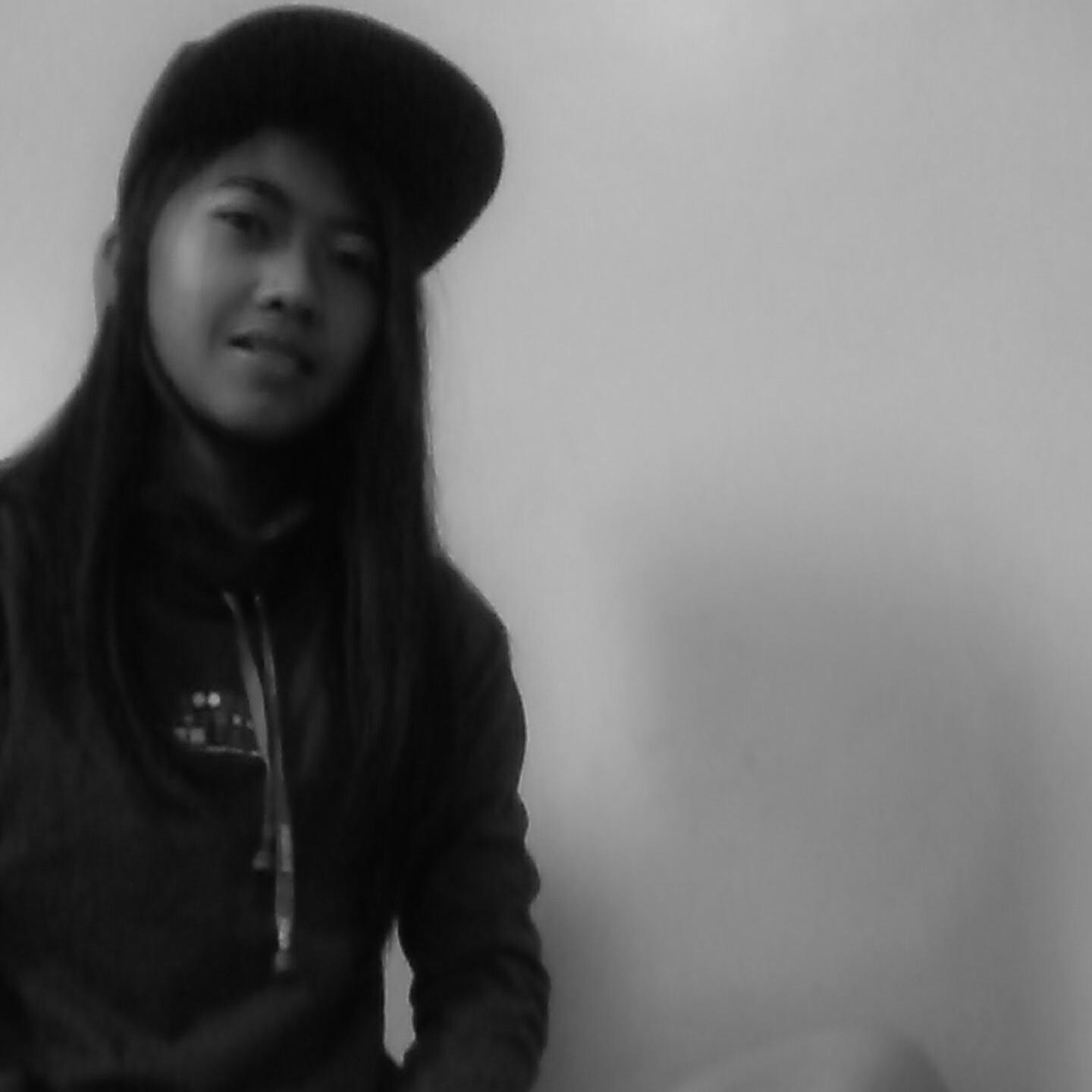 I'm not popular , but i have nice friends. I'm not good , but they're always at my side .  I may not be liked, but i know I'm loved ..^_^