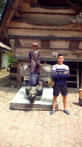 jonathanzehel's profile picture. If she's crying, don't say anything. Just hug her.