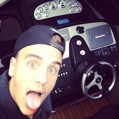 uruguayo16's profile picture. No soy loco, vivo en un mundo que no vale la pena ser normal.