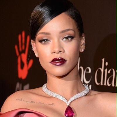 Hiii✋I am a 15 year old boy  who's in love with @Rihanna ❤️ and can't wait for #R8 to be in stores