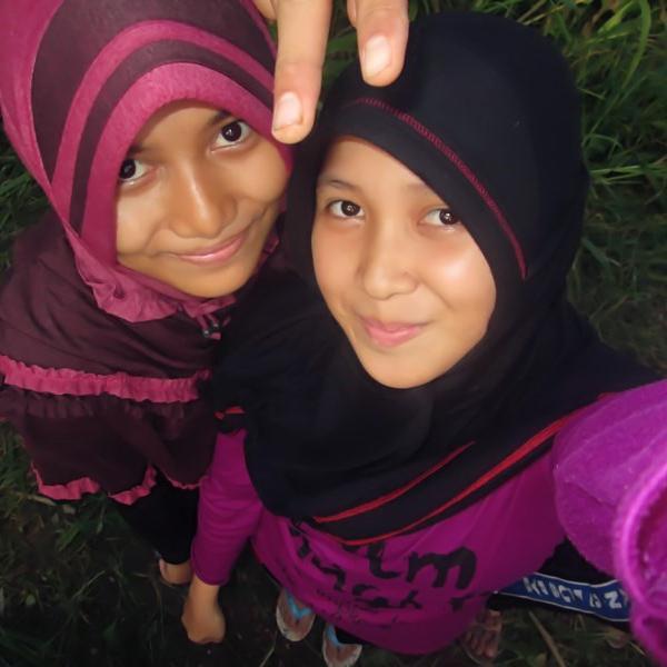 AyahMama :* Adek :* Sodara :) Teman {}And Pacalll ;)