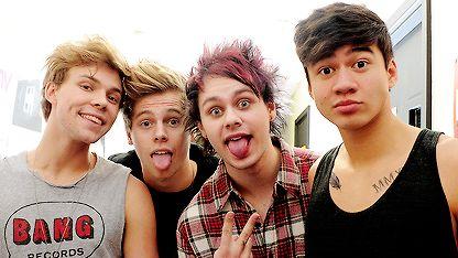 5SOS ♥ DEMI ♥  IMAGINE DRAGONS ♥ Justin Bieber ♥ THE VAMPIRE DIARES ♥Taylor Swift♥ 1D ♥ ARIANA ♥ Lady Gaga
