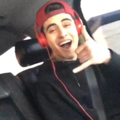 Go follow @GILINSKYCRAB, she follow back