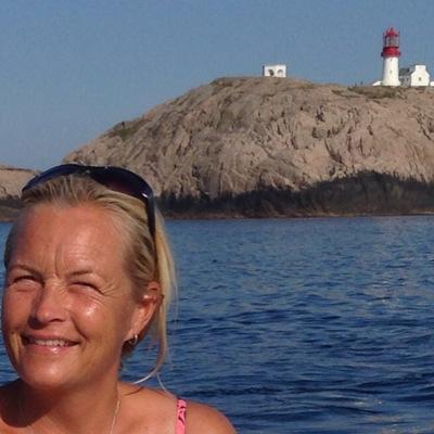 Jeg jobber i offentlig sektor innen helse. har som hobby å være mediyogainstruktør og instruktør i klassisk ( hathayoga) yoga!