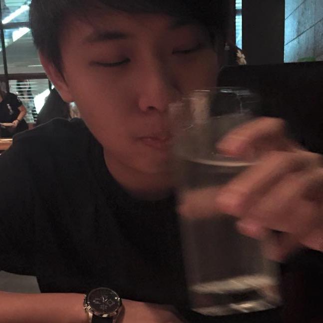 __yutong's profile picture. Geek. Sports. Movies. Drink.