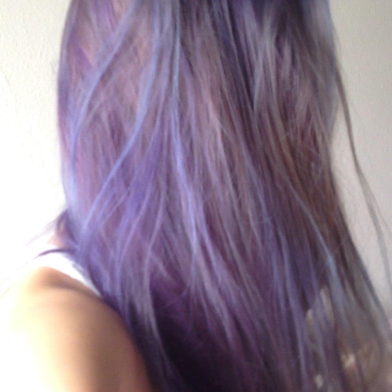 emmalowww's profile picture. ☹ neither a grape nor a blueberry anymore ☹