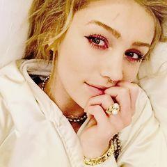 -“your kisses were cocaines on my lips, and your touch touches were ecstasy to my hips”
cailin jennifer russo;20.
