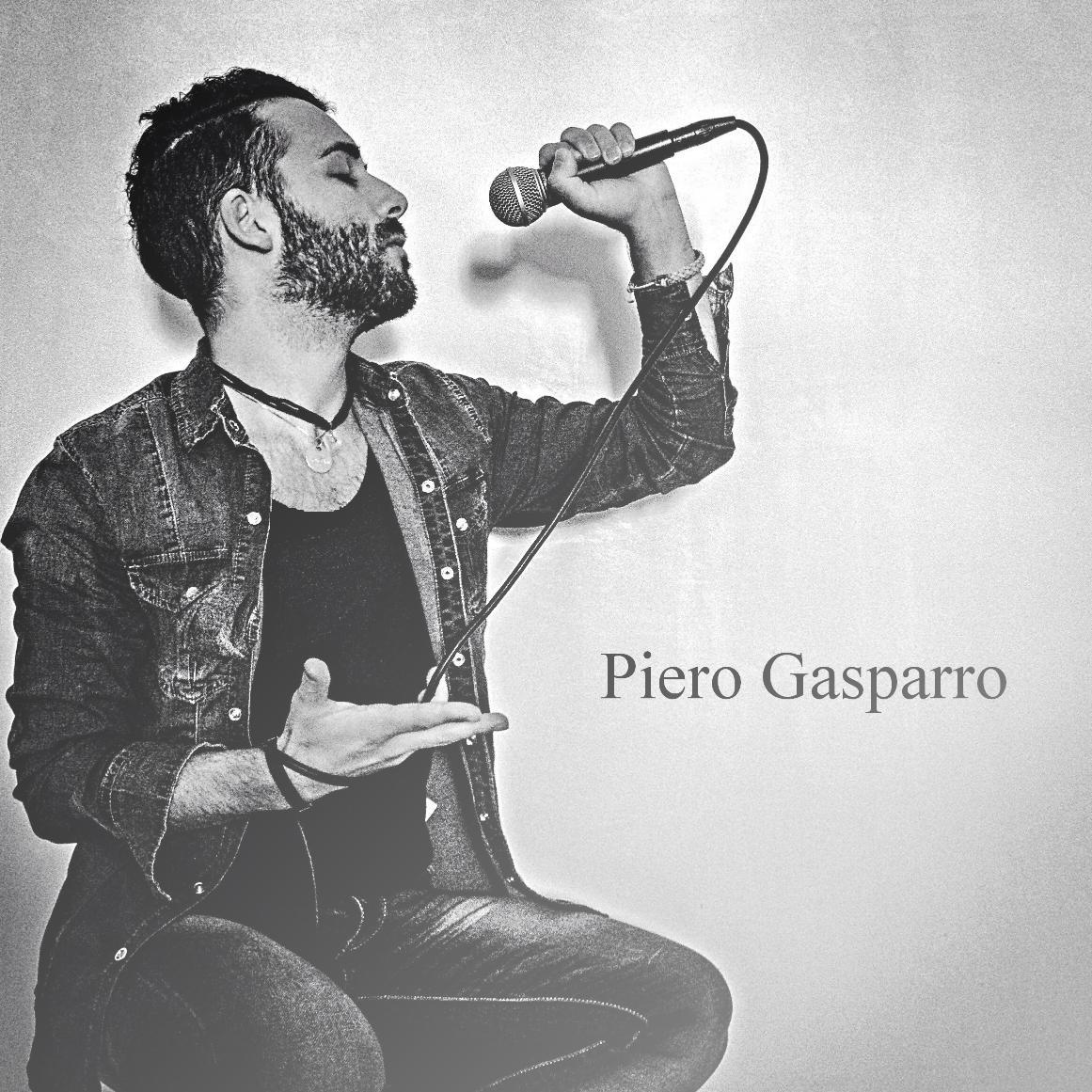Il compito di noi cantautori e' arrivare dritti al cuore della gente non solo con la voce ma con la nostra musica..voglio regalarvi emozioni..canto x questo!!