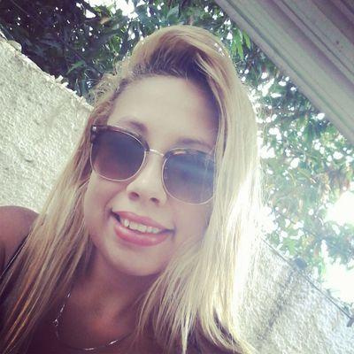 Transar não faz de você uma puta. Assim como ser virgem, não faz de você uma santa.